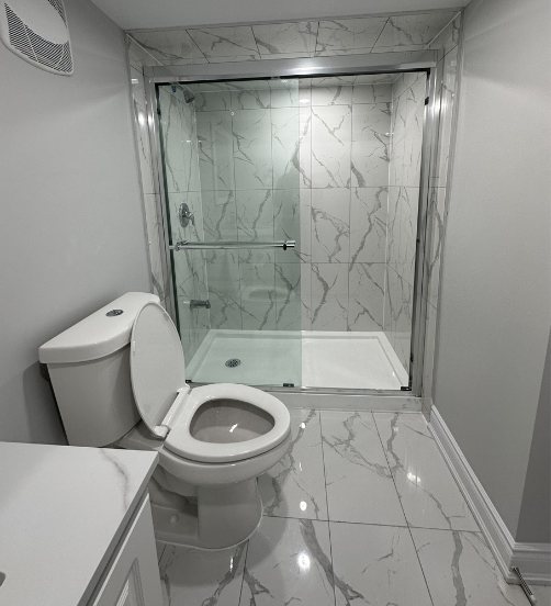 Basement Ensuite by Eagle Eye Home Renovations
