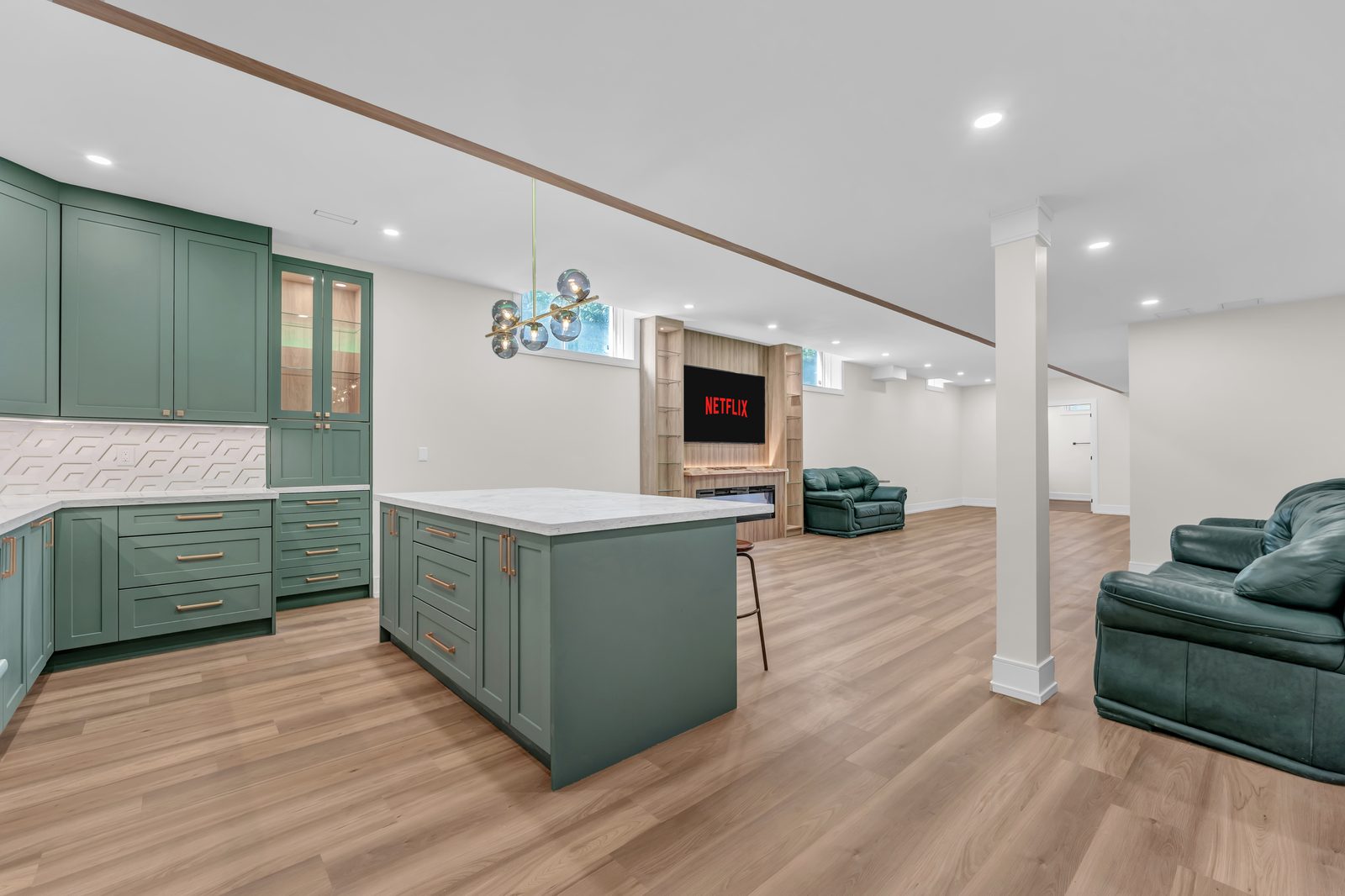 Basement Kitchen & Lounge by Eagle Eye Home Renovations