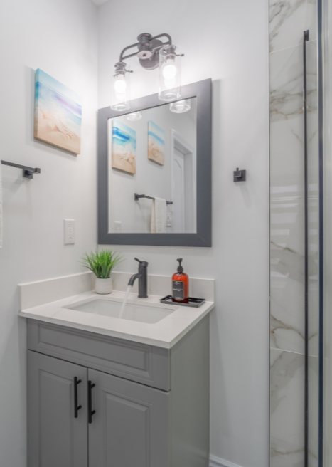 Marble Powder Room by Eagle Eye Home Renovations